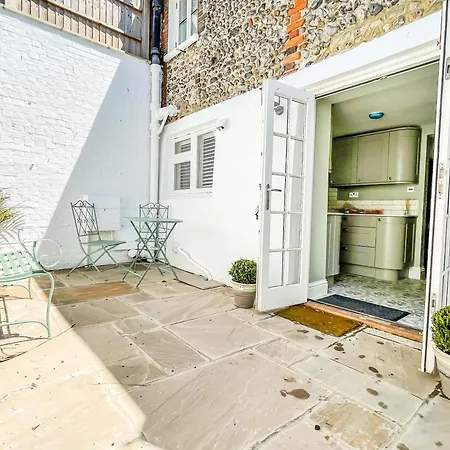 Beautiful 2 Bedroom Cottage With Private Courtyard In Arundel Centre Exterior photo