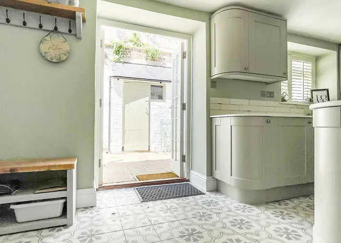 Beautiful 2 Bedroom Cottage With Private Courtyard In Arundel Centre